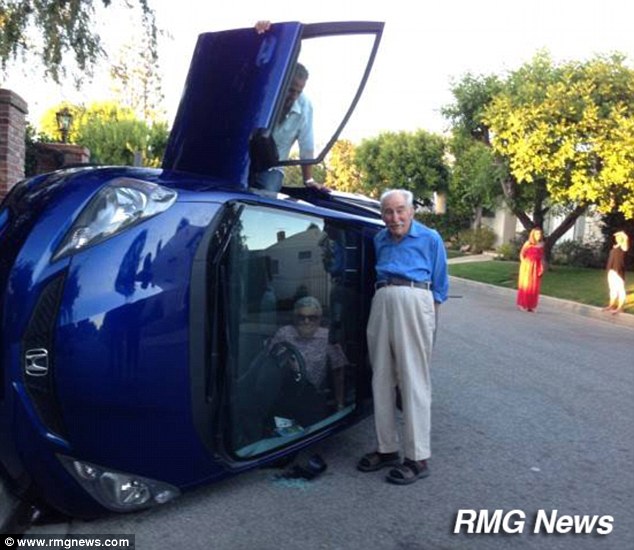 This Elderly Couple Takes The #Selfie Movement Too Far With This Photo!