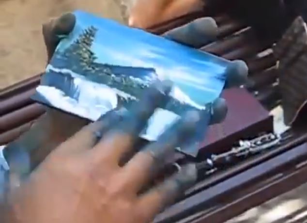 Street Artist Finger Paints Amazing Pieces Of Art in 3 Minutes!