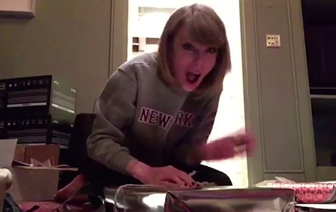 Taylor Swift Gives Surprise Holiday Gifts To Many Of Her Fans And We Are So Inspired!